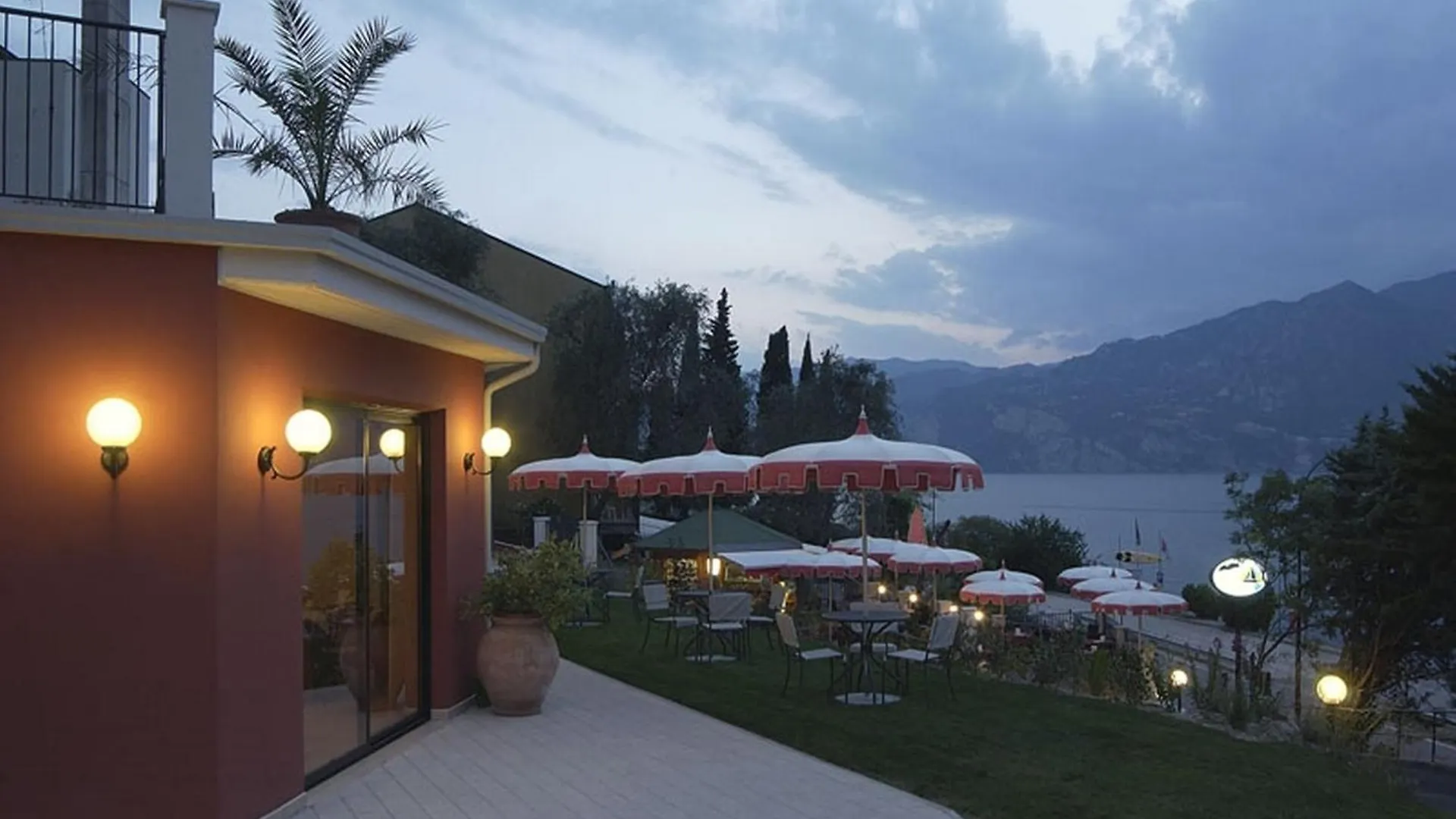 Hotel Oasi Beach Malcesine