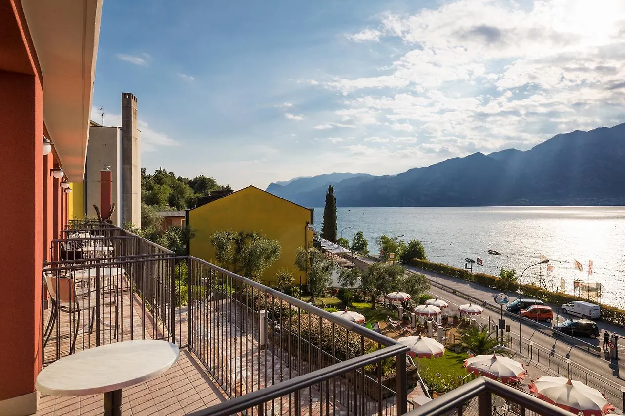 Hotel Oasi Beach Malcesine 3*,